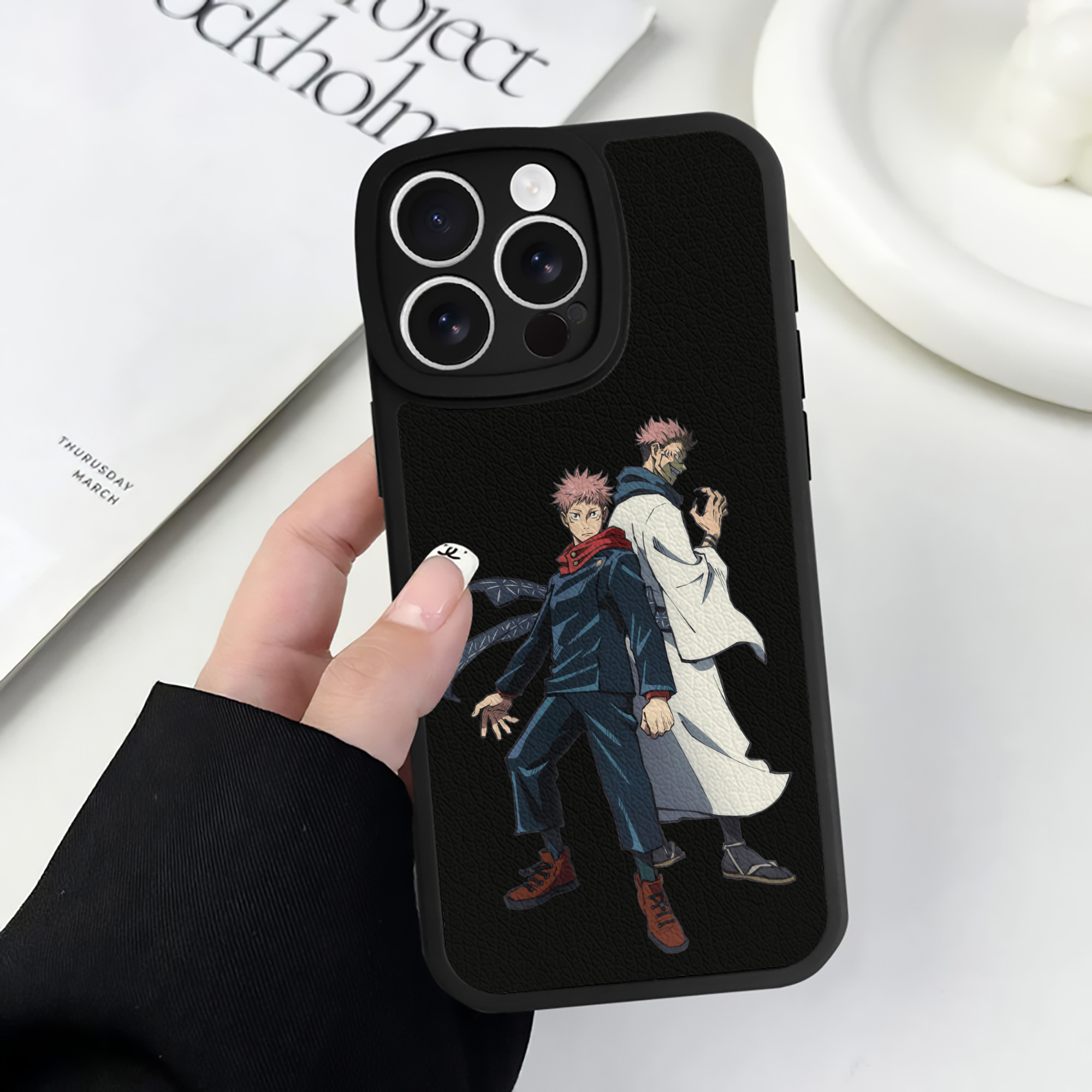 （画像用） 呪術廻戦 Jujutsu Kaisen 【iPhone 16シリーズ対応】シリコンスマホケース（レザー調） 材質：シリコン